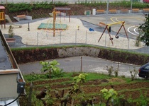 Venkovní hrací plocha s pískovištěm a umělým povrchem na ulici P. Jilemnického, Adamov III