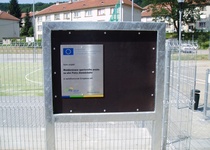 Venkovní hrací plocha s pískovištěm a umělým povrchem na ulici P. Jilemnického, Adamov III