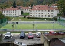 Venkovní hrací plocha s pískovištěm a umělým povrchem na ulici P. Jilemnického, Adamov III