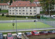 Venkovní hrací plocha s pískovištěm a umělým povrchem na ulici P. Jilemnického, Adamov III