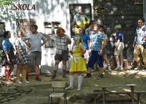PRÁZDNINOVÉ TOULÁNÍ: DIVADLO NA HLÍNĚ / AŤ ŽIJÍ DCHOVÉ
