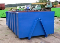 Přistavení kontejnerů k ukládání odpadu v lokalitě zahrádky u tenisových kurtů – úklid po povodních