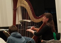 Krok za oponu s operním orchestrem...