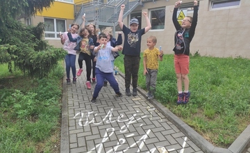 MALOVÁNÍ NA CHODNÍK U MKS