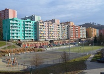 Upozornění na údržbu umělého povrchu na hřišti P. Jilemnického