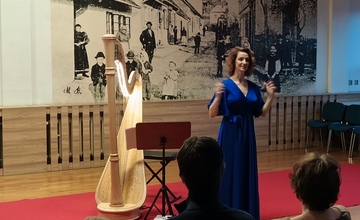 Anonia Petráková a její harfa