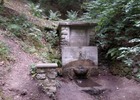 Turisté se starají o studánku U Psa.