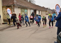 V mrazivém větrném počasí zvítězili manželé Puklovi