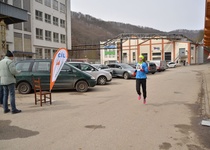 V mrazivém větrném počasí zvítězili manželé Puklovi