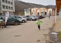 V mrazivém větrném počasí zvítězili manželé Puklovi