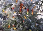 Zdobení vánočního stromečku pro zvířátka